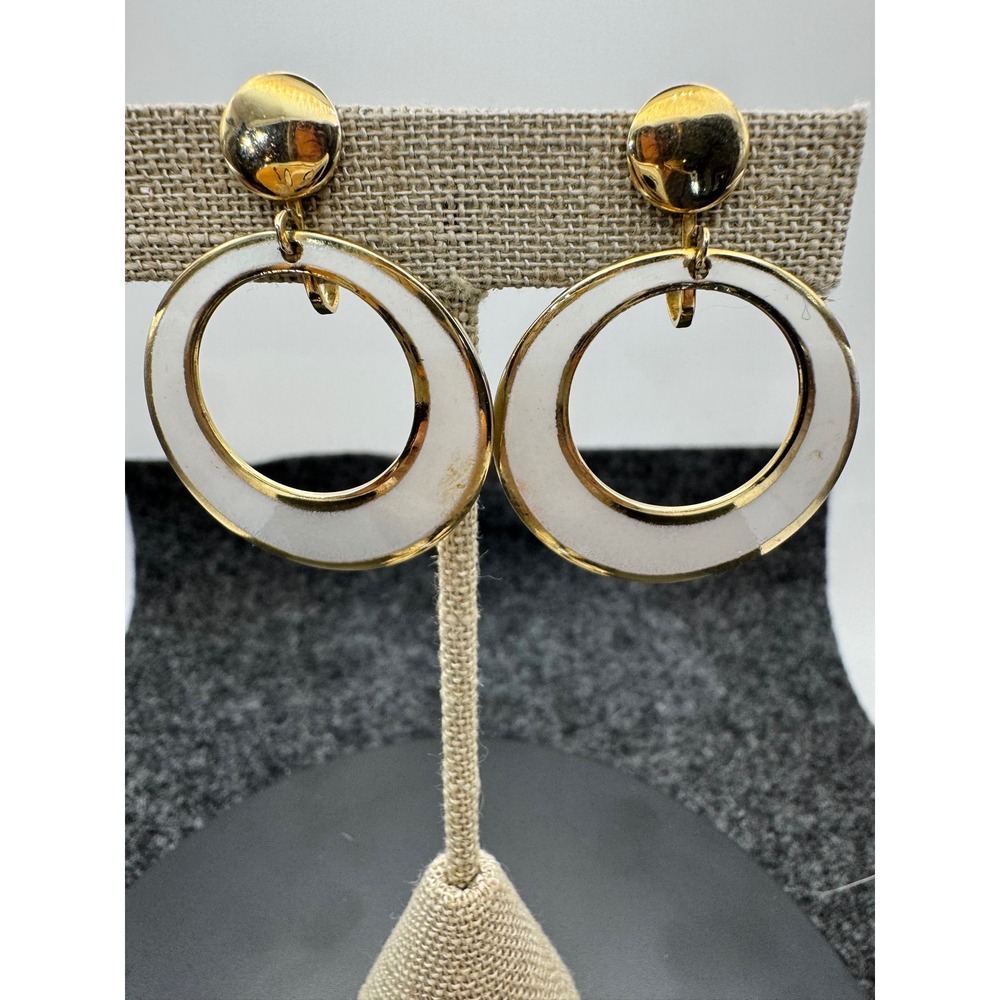 Vintage White & Gold Tone Jewelry Set Flower Brooch & Clip On Hoop Earrings MCM - Picture 4 of 6